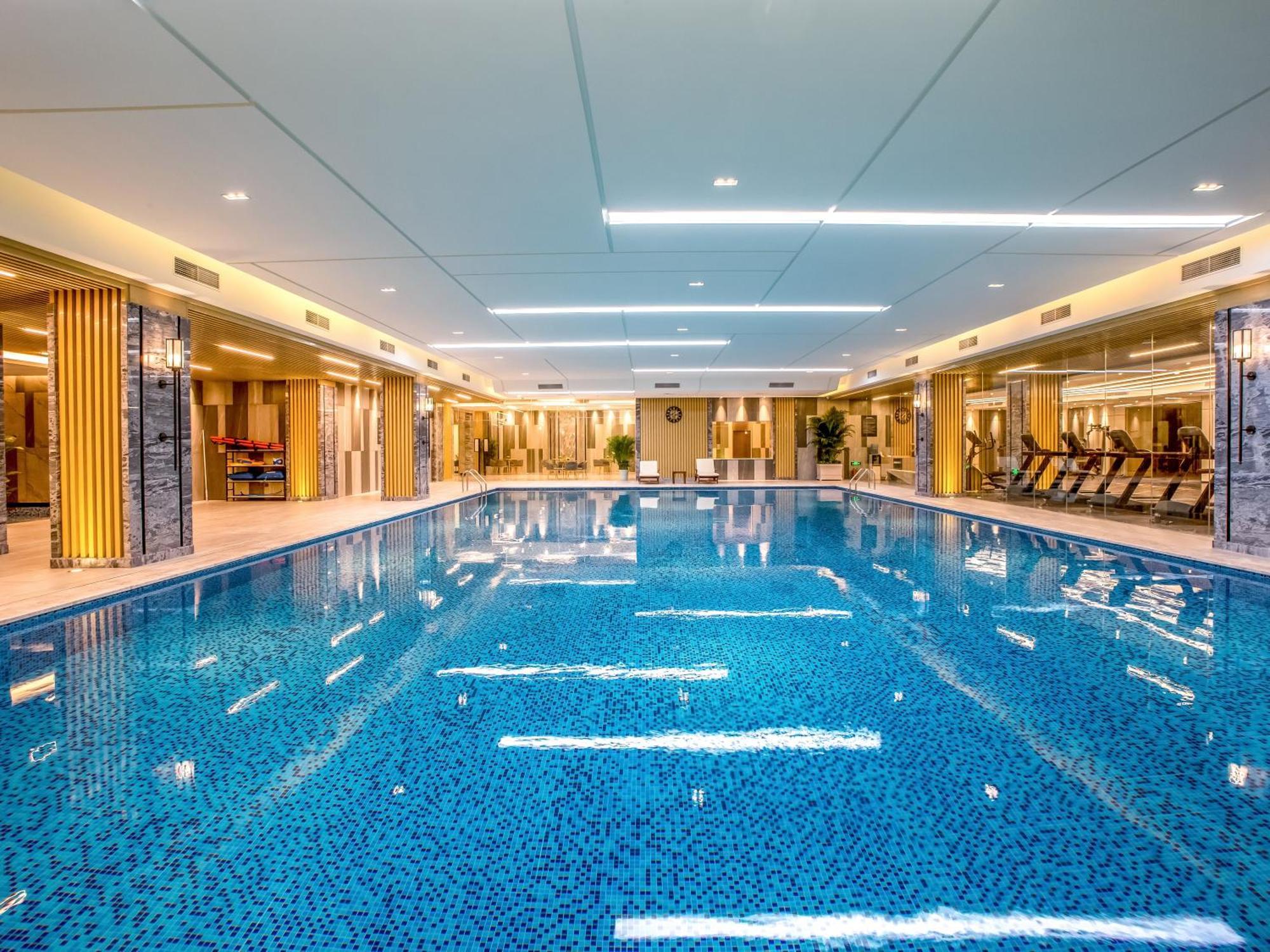 Gehua New Century Hotel Пекин Екстериор снимка